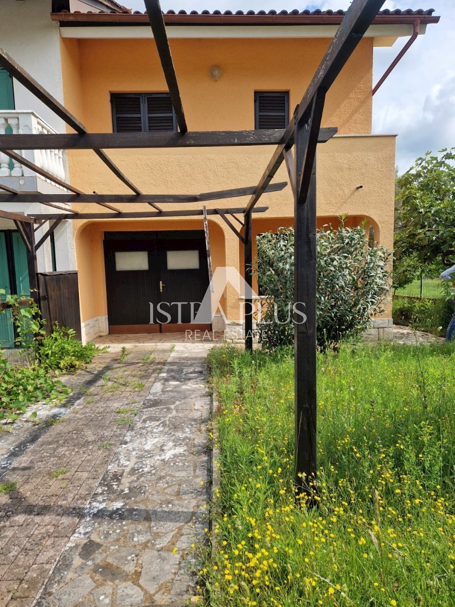 Casa bifamiliare a 2 km dal mare - sobborgo di Parenzo