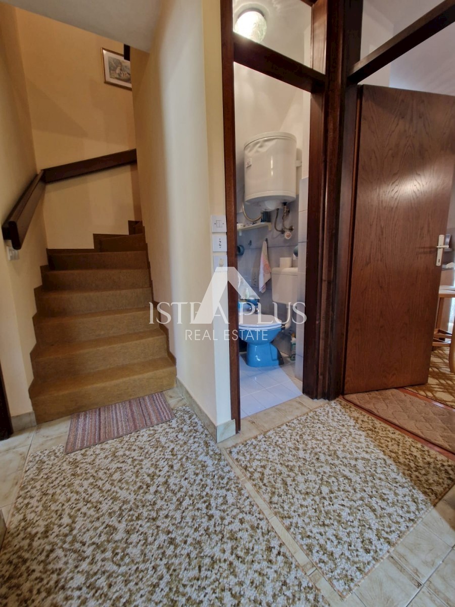 Casa bifamiliare a 2 km dal mare - sobborgo di Parenzo