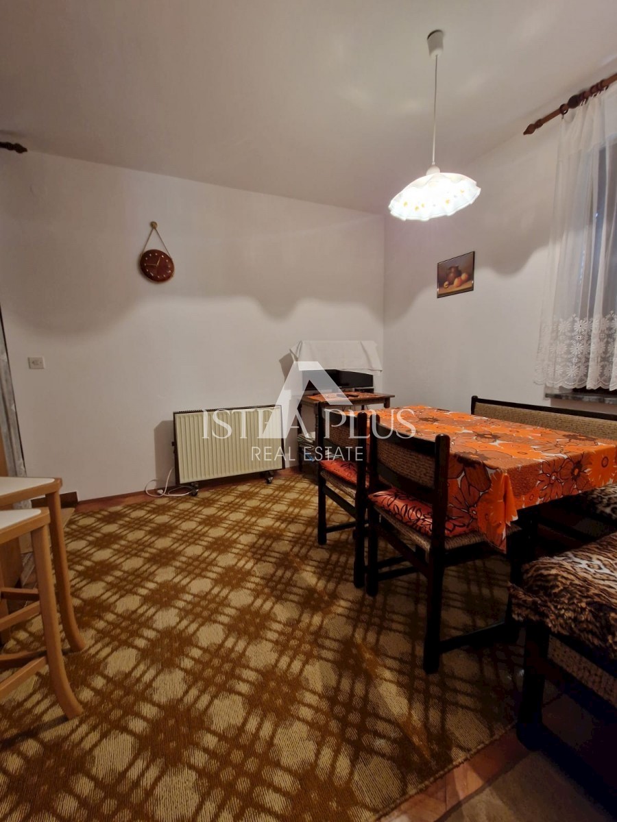 Casa bifamiliare a 2 km dal mare - sobborgo di Parenzo