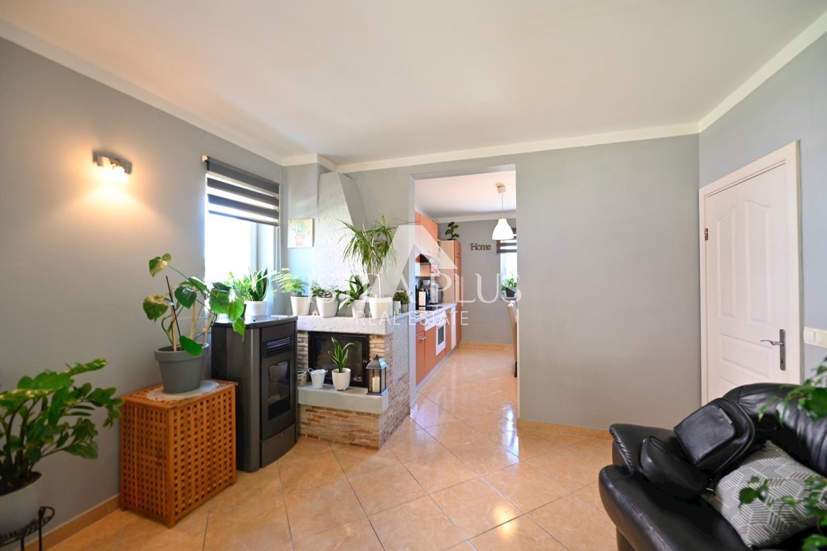 Trilocale al piano terra con giardino! - 3 km dal mare e dal centro di Parenzo