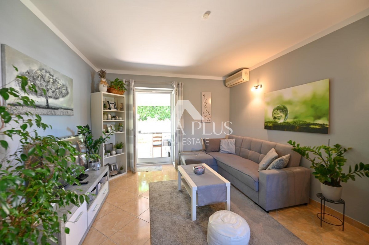 Trilocale al piano terra con giardino! - 3 km dal mare e dal centro di Parenzo