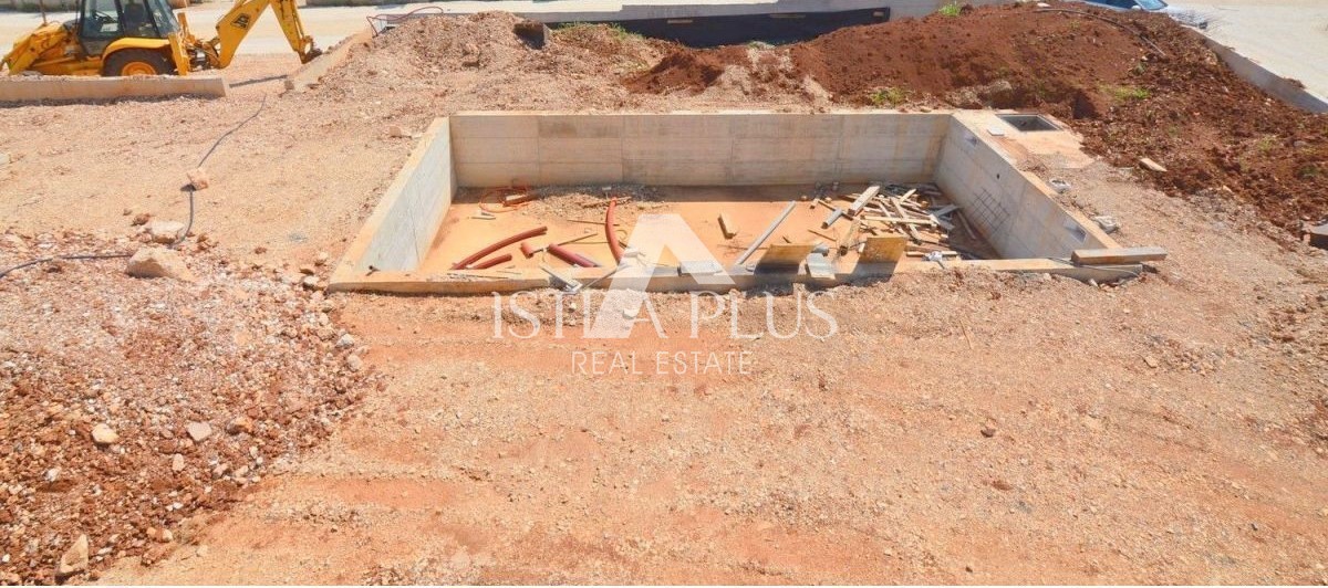 Istria, zona Parenzo - Moderna casa bifamiliare con piscina