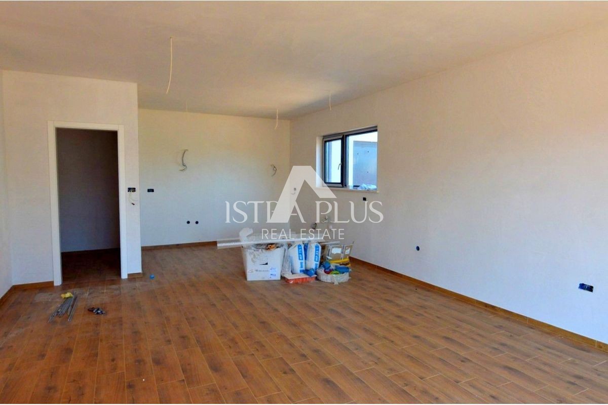 Istria, zona Parenzo - Moderna casa bifamiliare con piscina