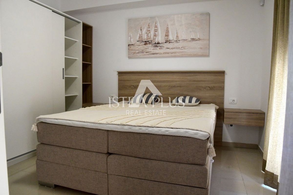 Parenzo - appartamento al piano terra con piscina privata