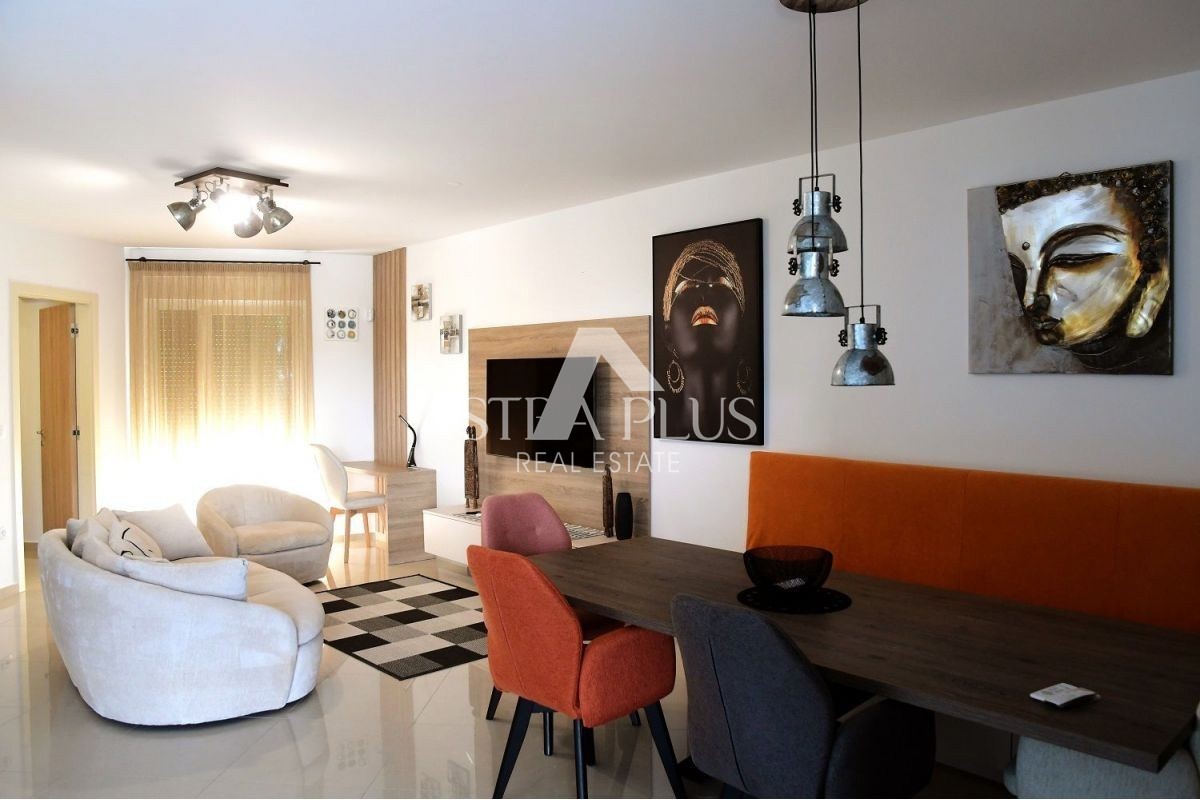 Parenzo - appartamento al piano terra con piscina privata