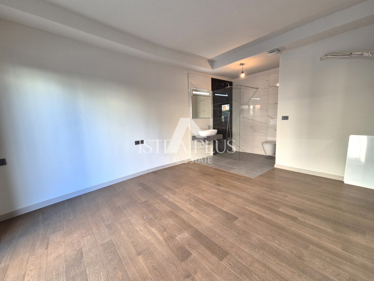 Parenzo a 1500 m dal mare - Appartamento al piano terra con cortile - edificio nuovo, moderno e di qualità!