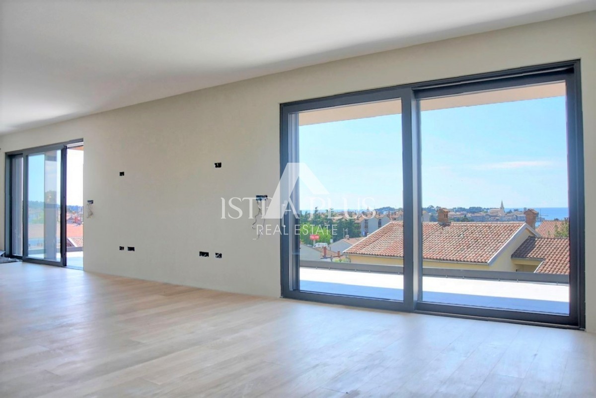 Attico esclusivo con vista su Parenzo e sul mare, 5 camere da letto e garage