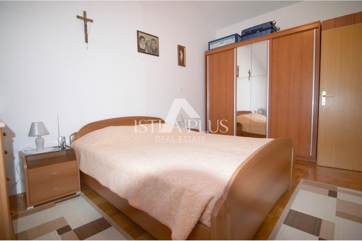 CASA DOPPIA CON GARAGE - DINTORNI DI PARENZO