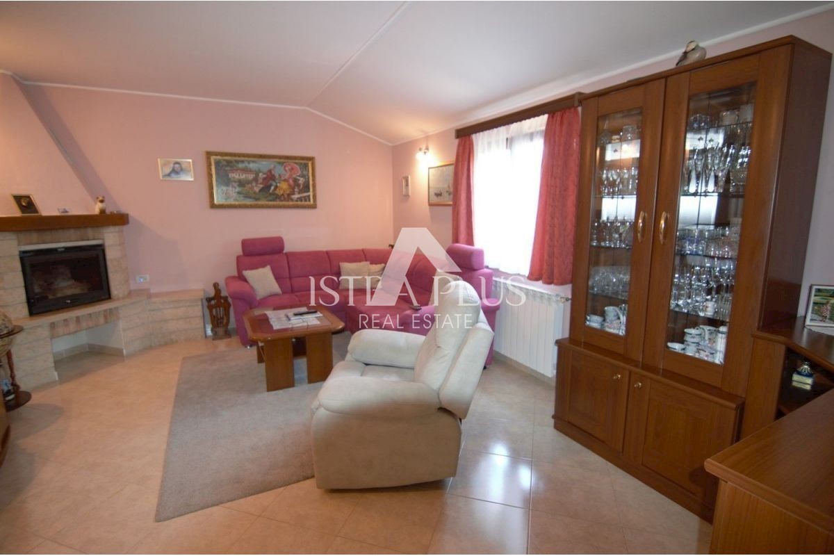 CASA DOPPIA CON GARAGE - DINTORNI DI PARENZO
