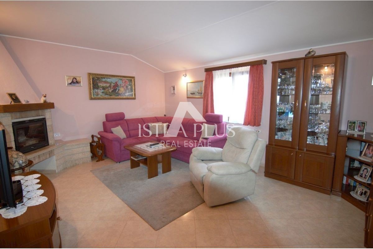 CASA DOPPIA CON GARAGE - DINTORNI DI PARENZO
