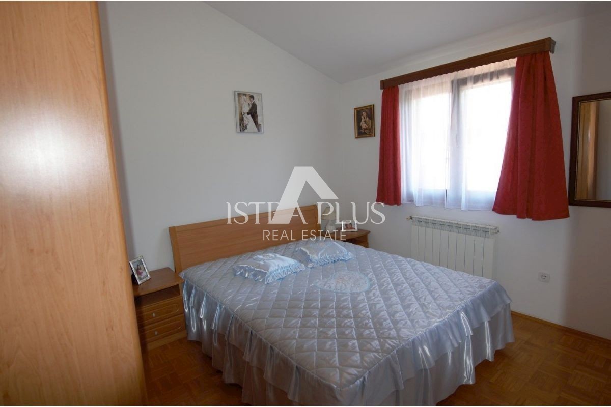 CASA DOPPIA CON GARAGE - DINTORNI DI PARENZO