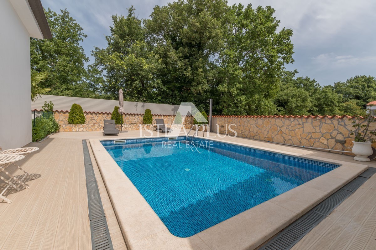 Casa con piscina vicino a Parenzo