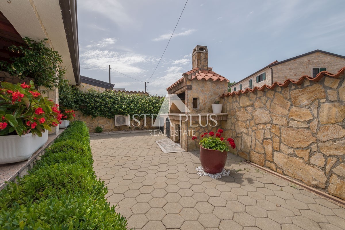 Casa con piscina vicino a Parenzo