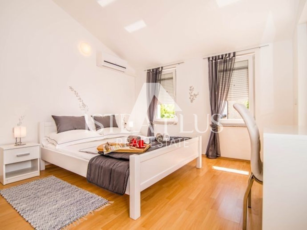 Casa con piscina vicino a Parenzo