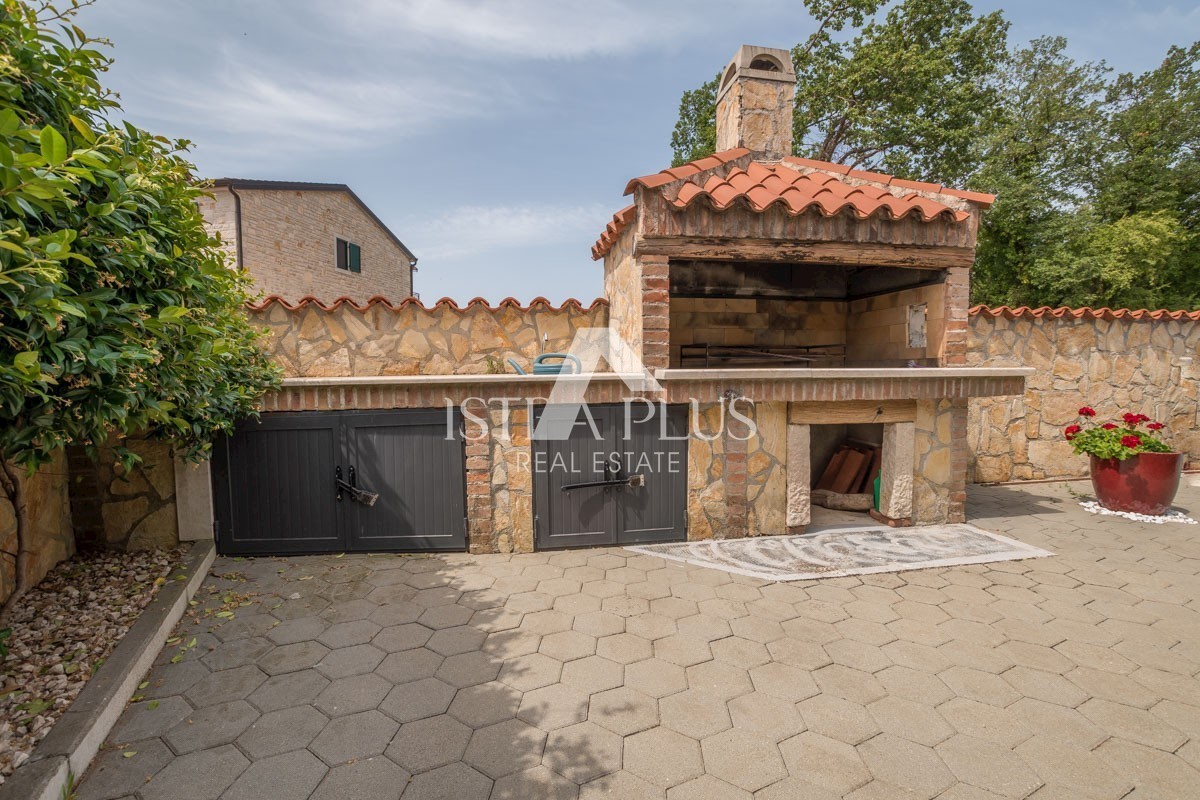 Casa con piscina vicino a Parenzo