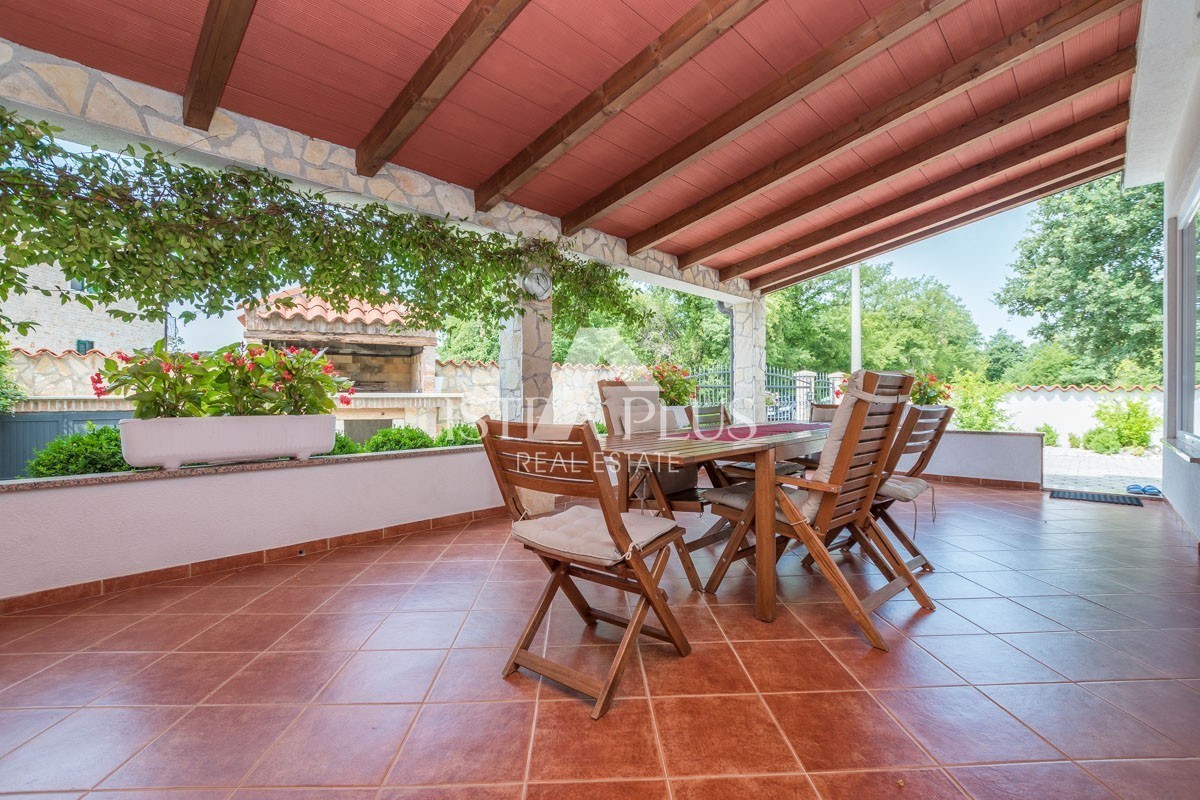 Casa con piscina vicino a Parenzo