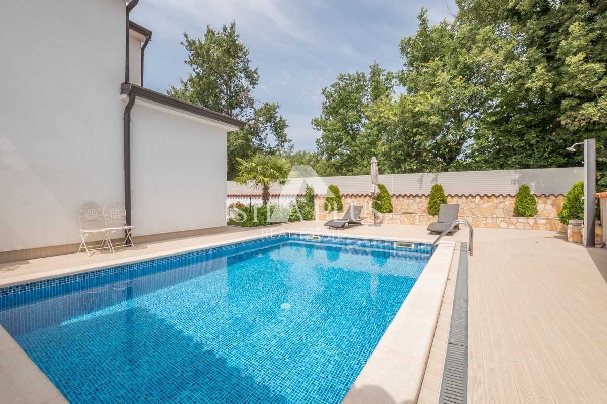 Casa con piscina vicino a Parenzo