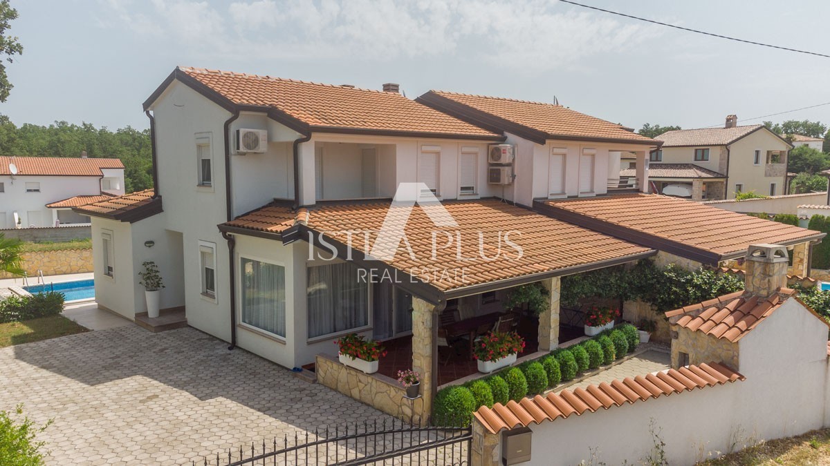 Casa con piscina vicino a Parenzo