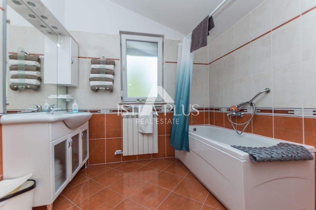 Casa con piscina vicino a Parenzo