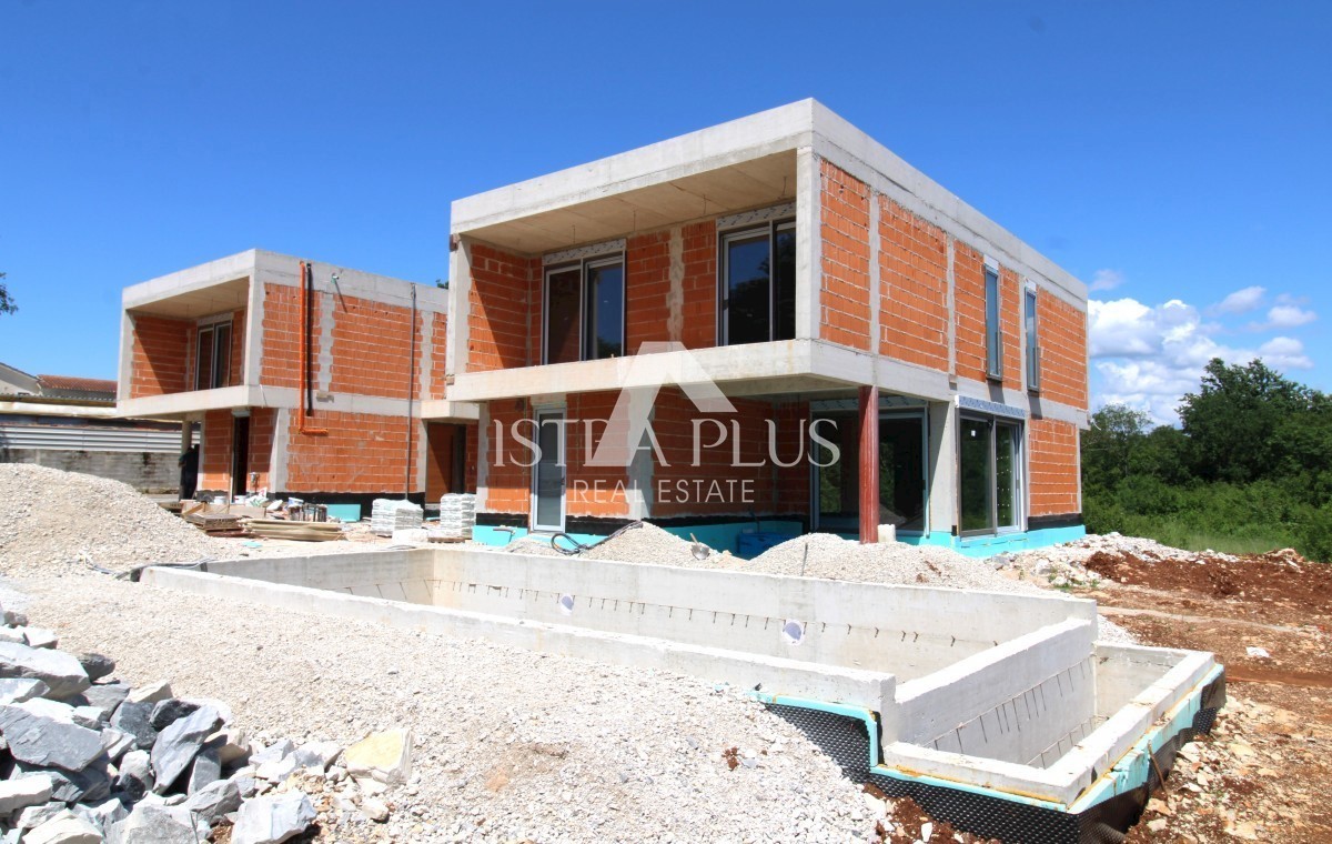 Villa moderna con piscina a 2 km dal mare