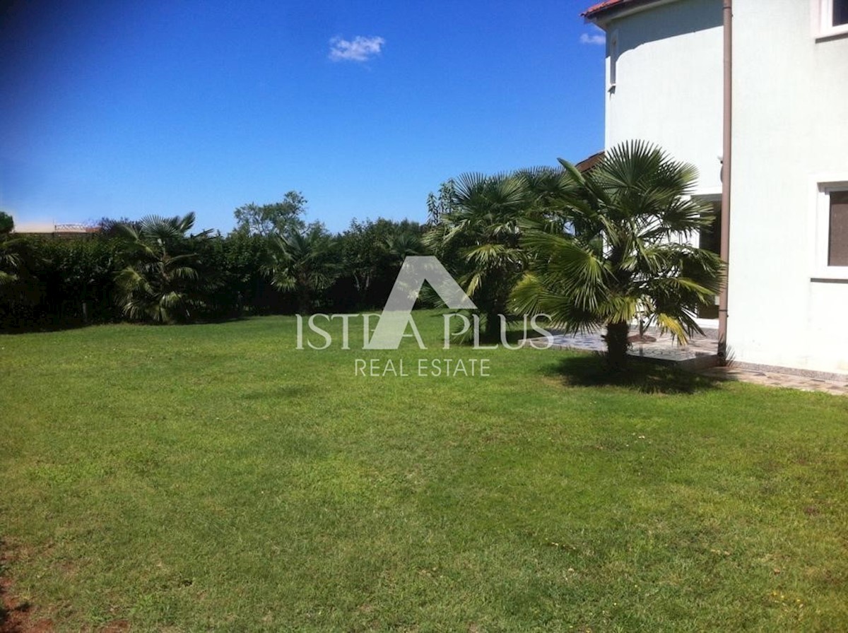 Casa indipendente con garage - vicino a Parenzo