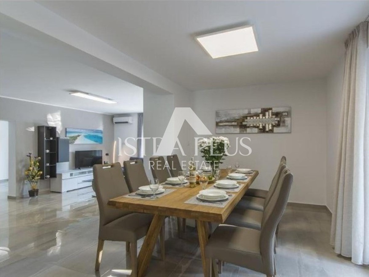 Parenzo - Villa con piscina - 400 metri dal mare