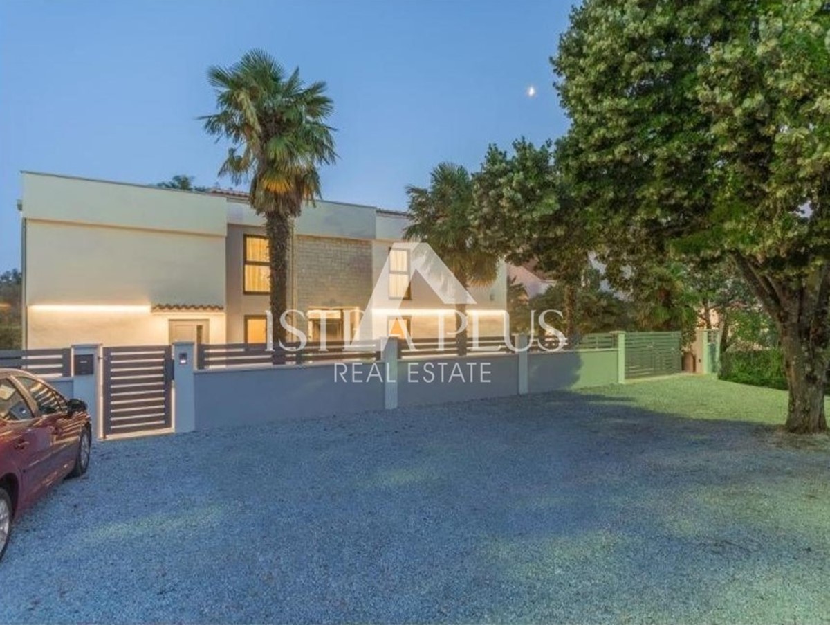 Parenzo - Villa con piscina - 400 metri dal mare