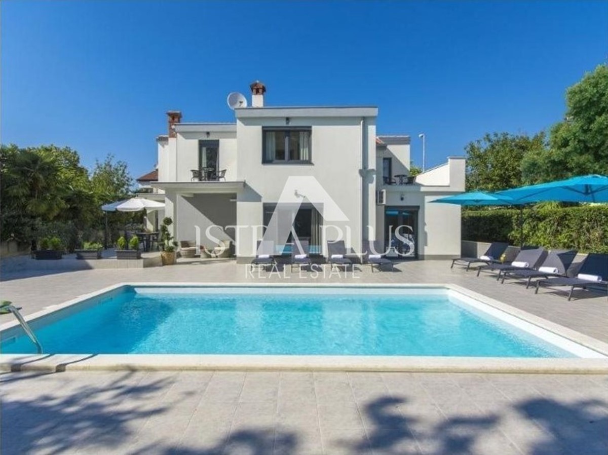 Parenzo - Villa con piscina - 400 metri dal mare