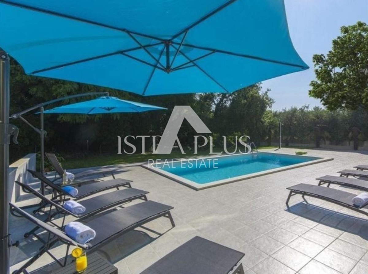 Parenzo - Villa con piscina - 400 metri dal mare