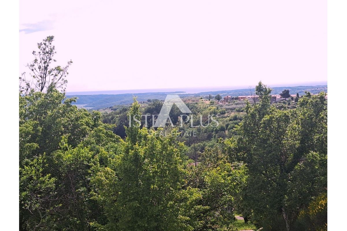 GRIGNAN - TERRENO EDIFICABILE CON BELLISSIMA VISTA MARE