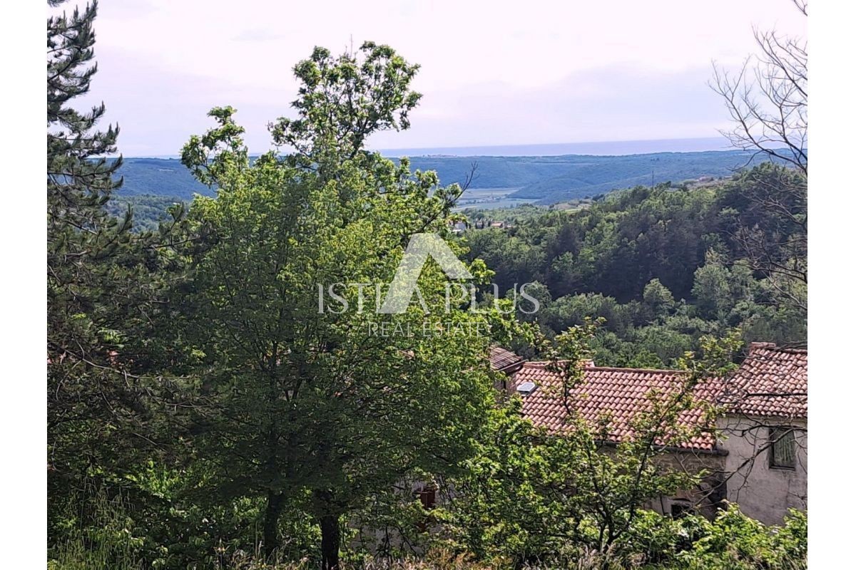 GRIGNAN - TERRENO EDIFICABILE CON BELLISSIMA VISTA MARE