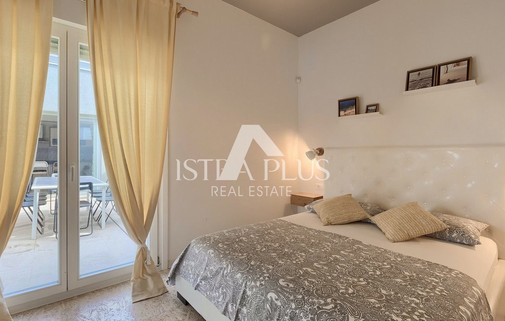 Istria, zona Parenzo, villa a un piano con piscina