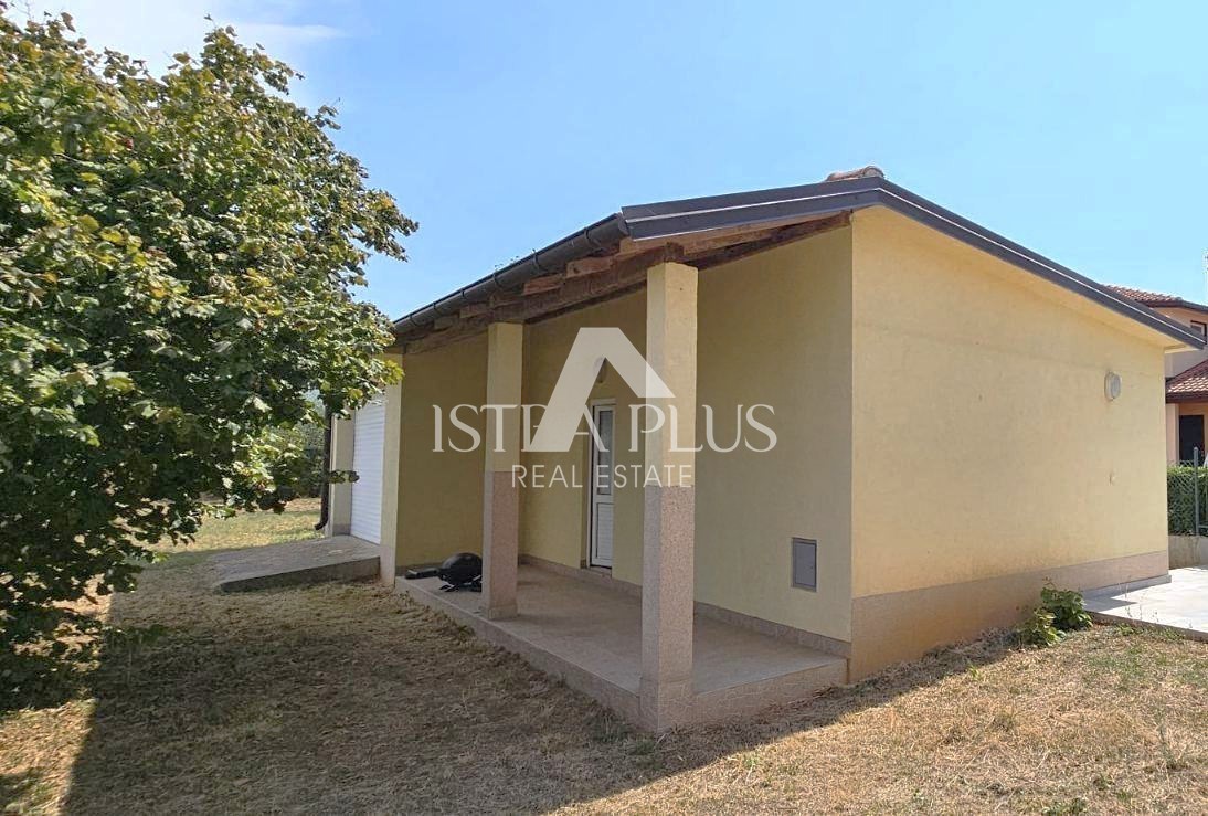 Istria, Parenzo vicino al centro e al mare! Casa indipendente con 3 appartamenti - edificio aggiuntivo e garage!