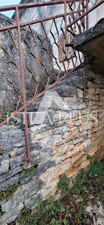 Istria, Portole! Bellissimo oggetto d'antiquariato in pietra in buone condizioni, posizione tranquilla, niente traffico o rumore!!