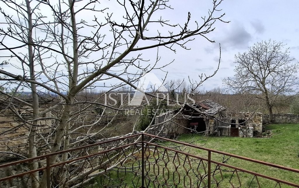 Istria, Portole! Bellissimo oggetto d'antiquariato in pietra in buone condizioni, posizione tranquilla, niente traffico o rumore!!