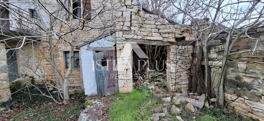 Istria, Portole! Bellissimo oggetto d'antiquariato in pietra in buone condizioni, posizione tranquilla, niente traffico o rumore!!