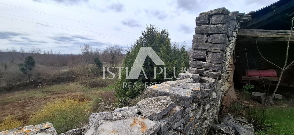 Istria, Portole! Bellissimo oggetto d'antiquariato in pietra in buone condizioni, posizione tranquilla, niente traffico o rumore!!