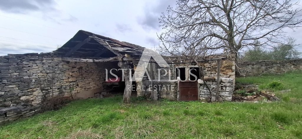 Istria, Portole! Bellissimo oggetto d'antiquariato in pietra in buone condizioni, posizione tranquilla, niente traffico o rumore!!