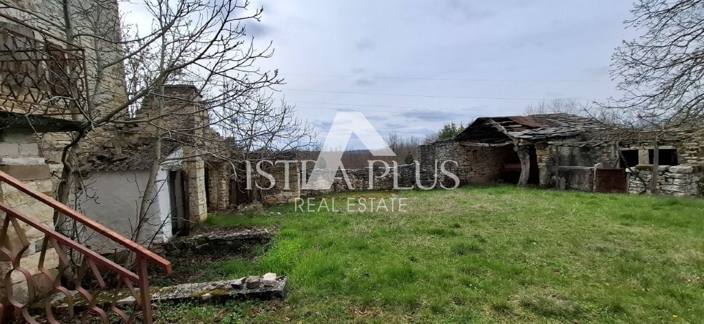 Istria, Portole! Bellissimo oggetto d'antiquariato in pietra in buone condizioni, posizione tranquilla, niente traffico o rumore!!