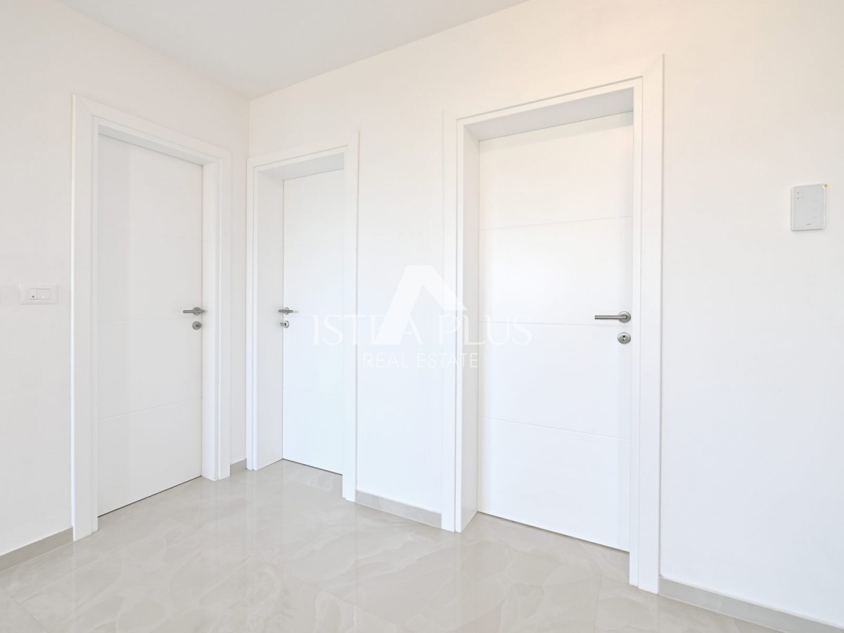 OPPORTUNITÀ! Istria, Tar - APPARTAMENTO con tre camere da letto IN NUOVA COSTRUZIONE, ripostiglio e ASCENSORE