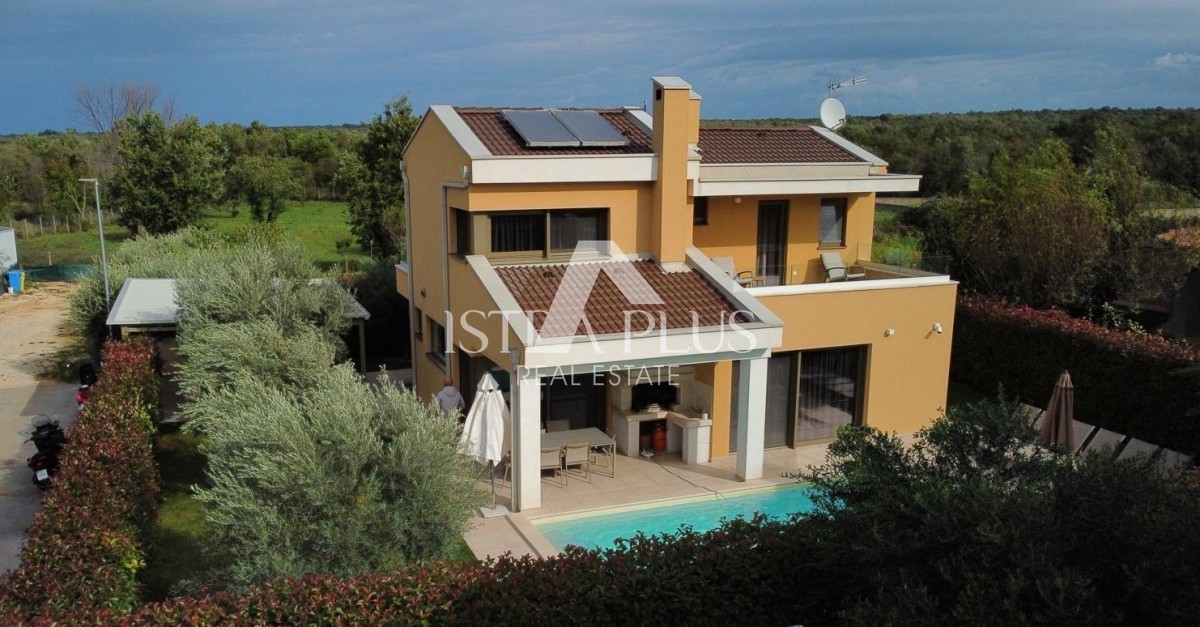 Esclusiva dell'agenzia! Bellissima villa moderna a soli 2 km da Parenzo e dal mare