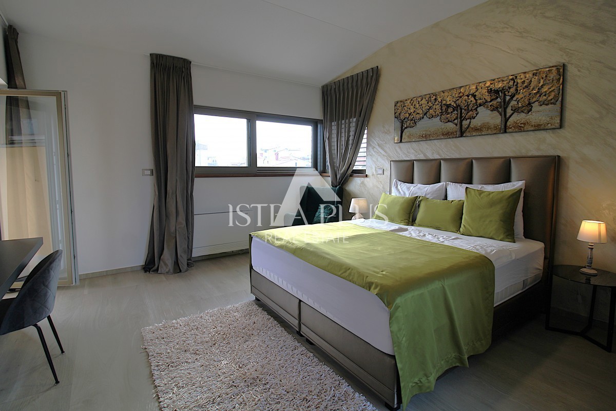 Esclusiva dell'agenzia! Bellissima villa moderna a soli 2 km da Parenzo e dal mare