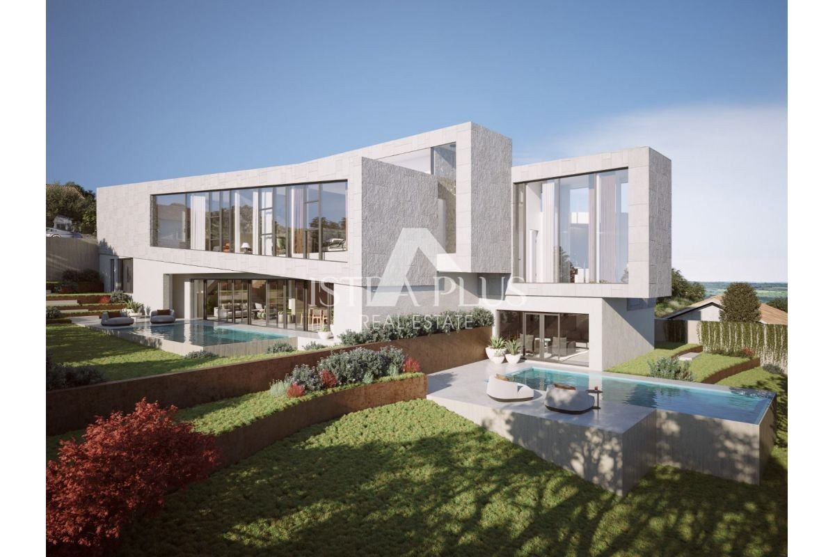 Istria, Parenzo 10 km - Terreno edificabile con vista mare e permesso di costruire ottenuto