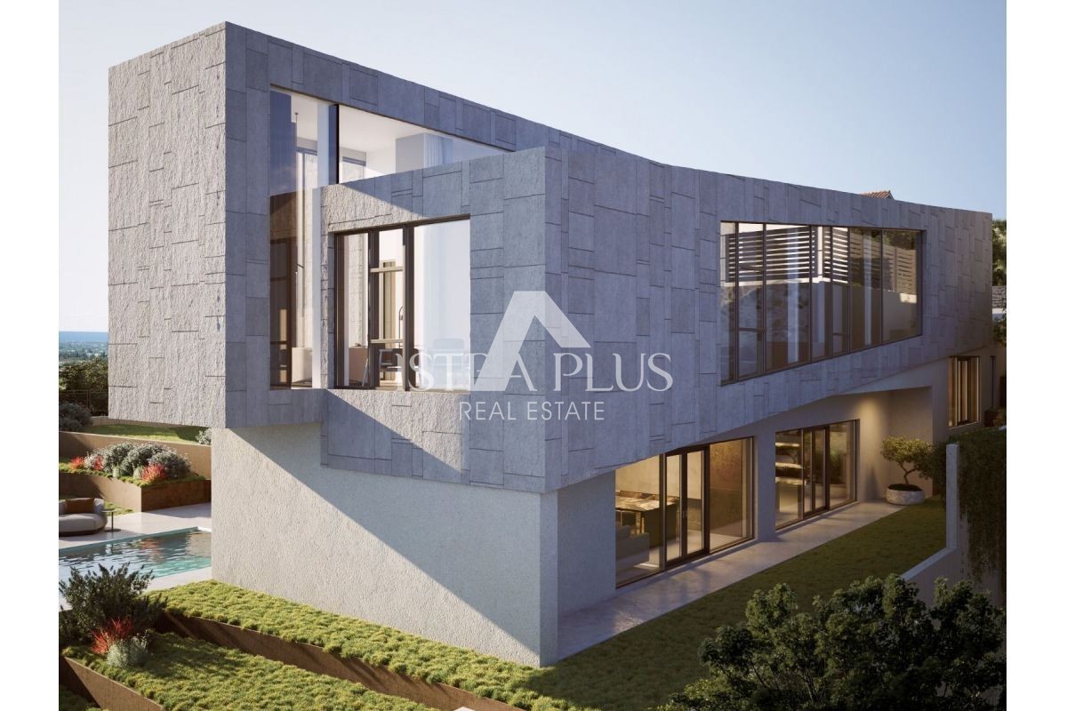 Istria, Parenzo 10 km - Terreno edificabile con vista mare e permesso di costruire ottenuto