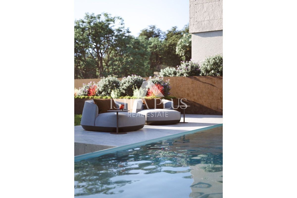 Istria, Parenzo 10 km - Terreno edificabile con vista mare e permesso di costruire ottenuto