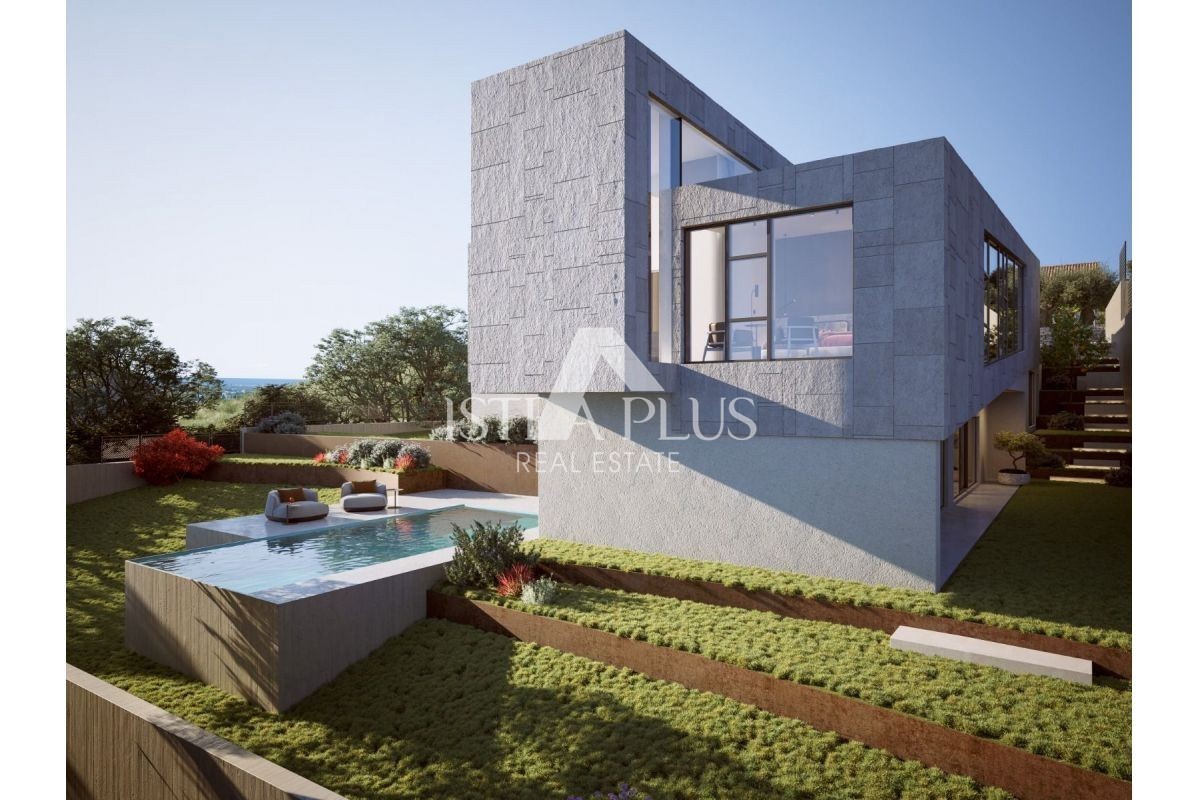 Istria, Parenzo 10 km - Terreno edificabile con vista mare e permesso di costruire ottenuto