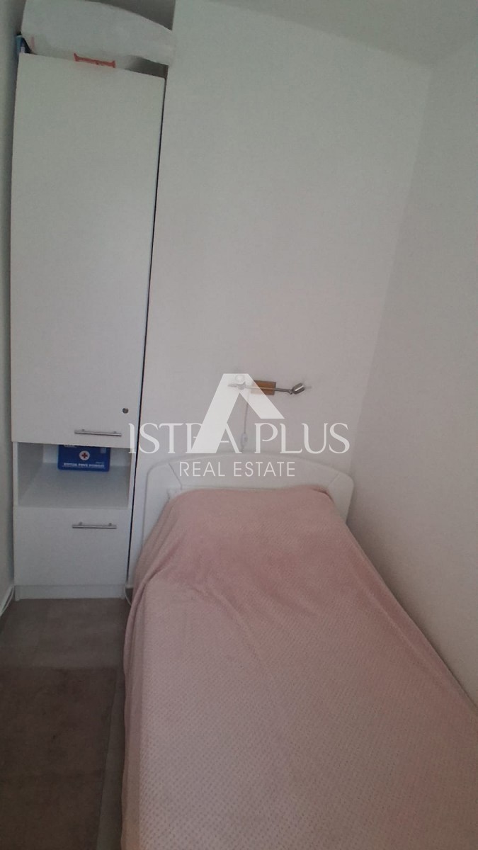 OCCASIONE! Červar-Porat, Appartamento al 1° piano, 150 M DAL MARE