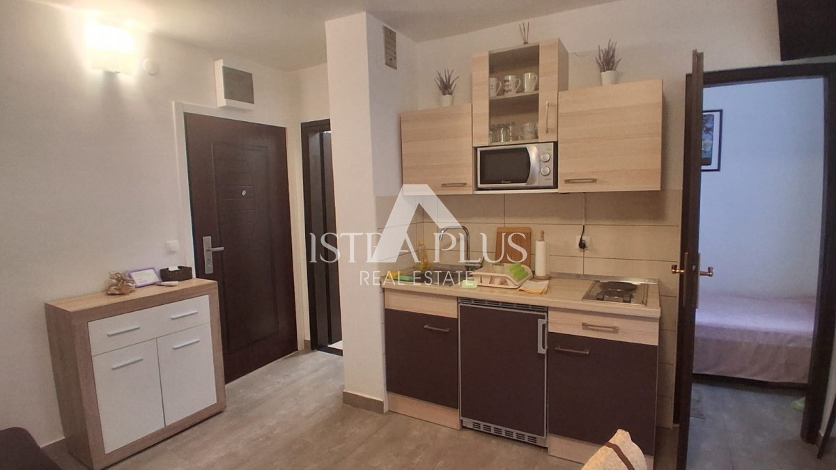 OCCASIONE! Červar-Porat, Appartamento al 1° piano, 150 M DAL MARE