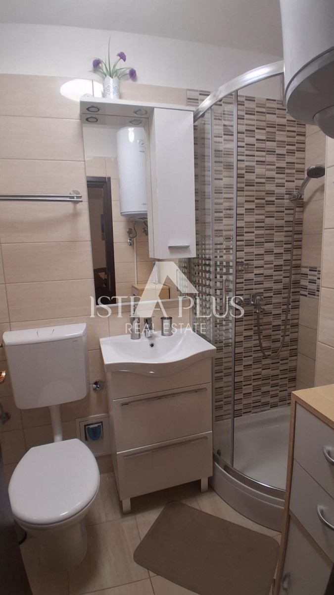 OCCASIONE! Červar-Porat, Appartamento al 1° piano, 150 M DAL MARE