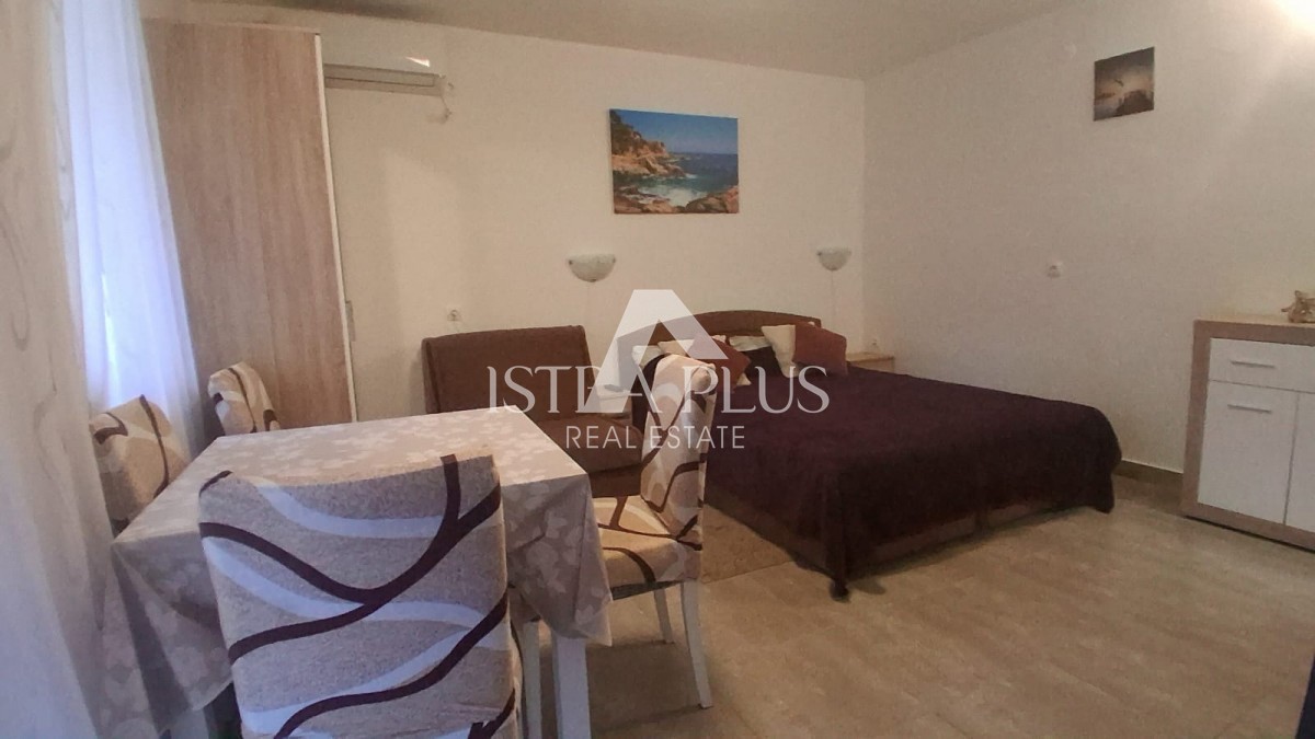 OCCASIONE! Červar-Porat, Appartamento al 1° piano, 150 M DAL MARE